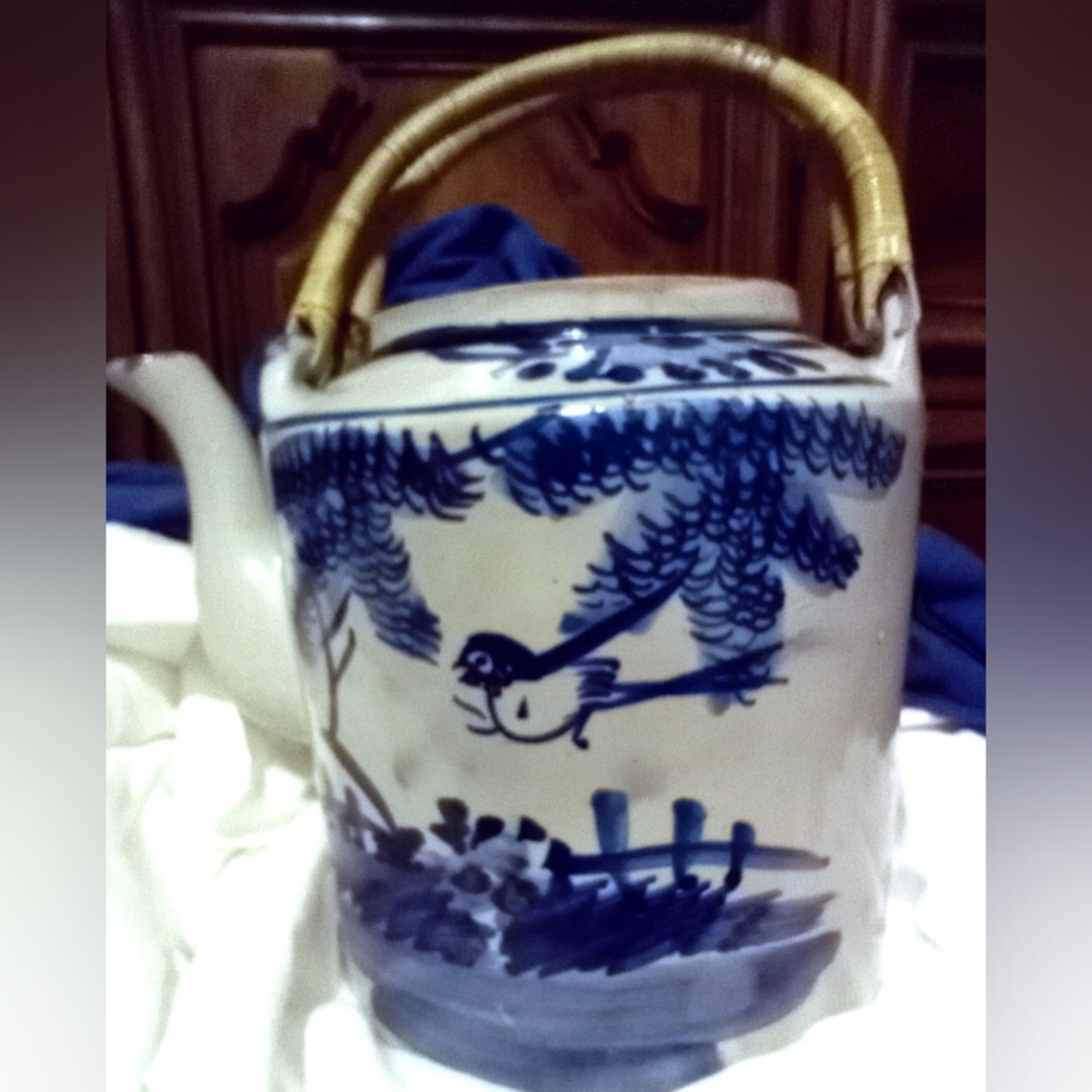 Vintage Chinese Export Porcelan Blue Tea Pot with original handles.
